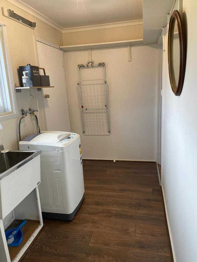 3 Bedroom Family House Close To Airport Holiday home *