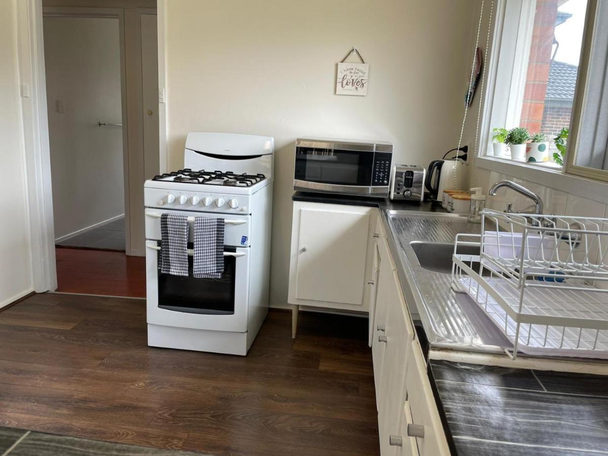 Holiday home 3 Bedroom Family House Close To Airport
