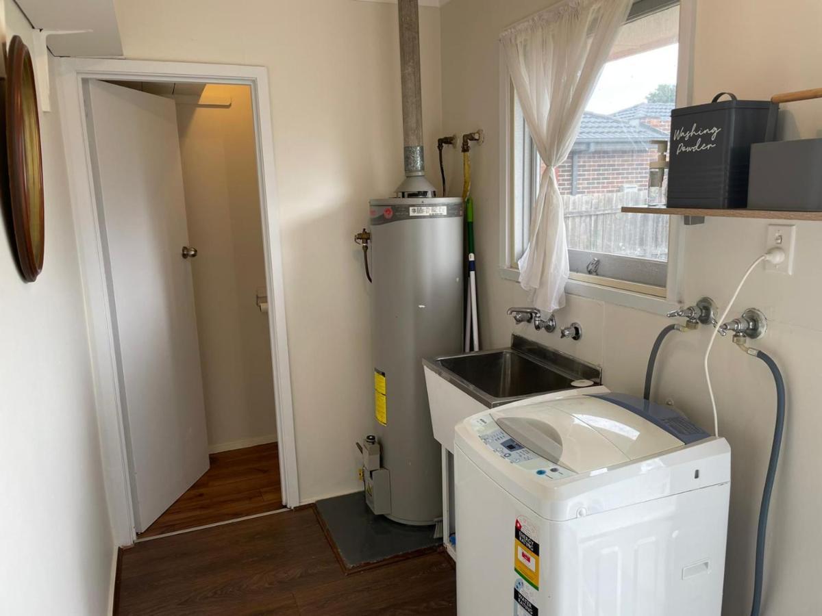 Holiday home 3 Bedroom Family House Close To Airport