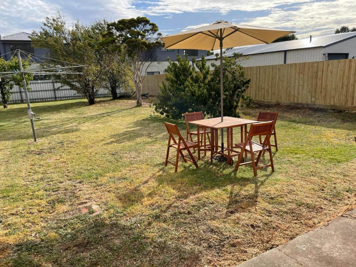 3 Bedroom Family House Close To Airport Holiday home Melbourne