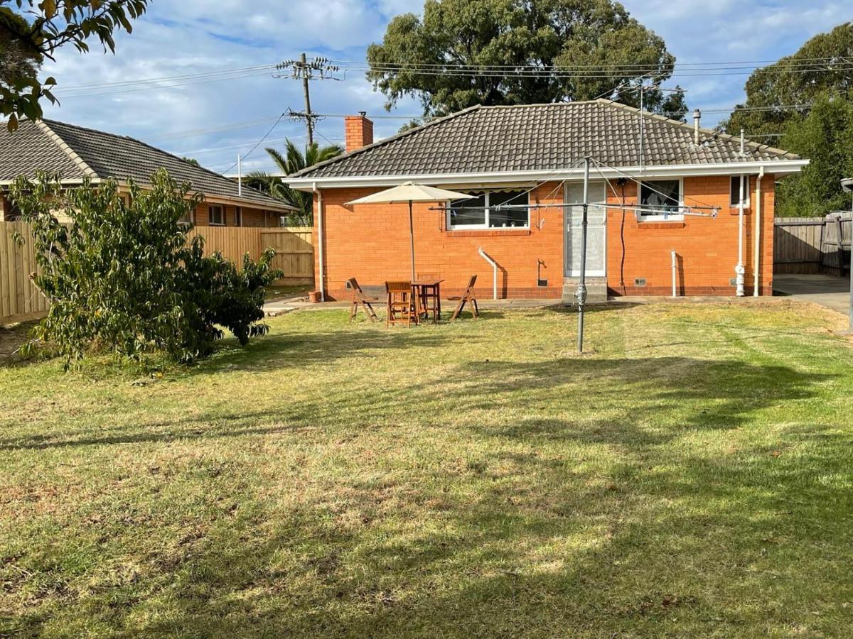 Holiday home 3 Bedroom Family House Close To Airport *