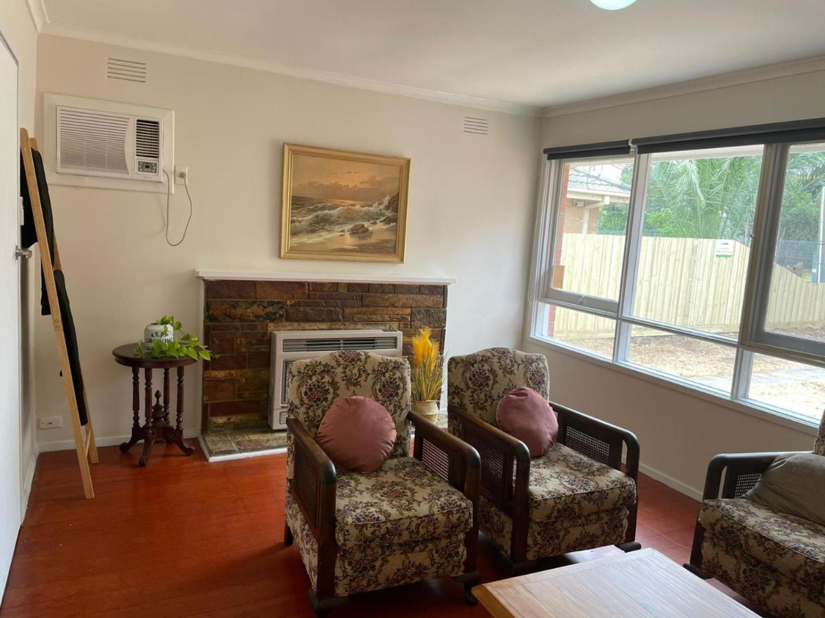 Holiday home 3 Bedroom Family House Close To Airport