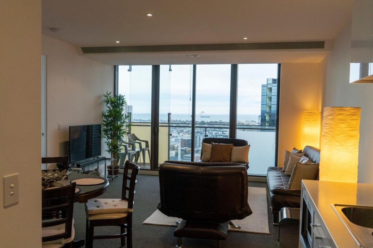 2 Bedroom With Views Apartment Melbourne