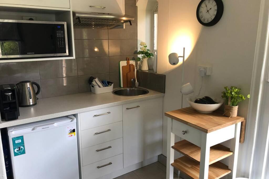 East City Studio - Amazing Location & Sunny Charm * Melbourne