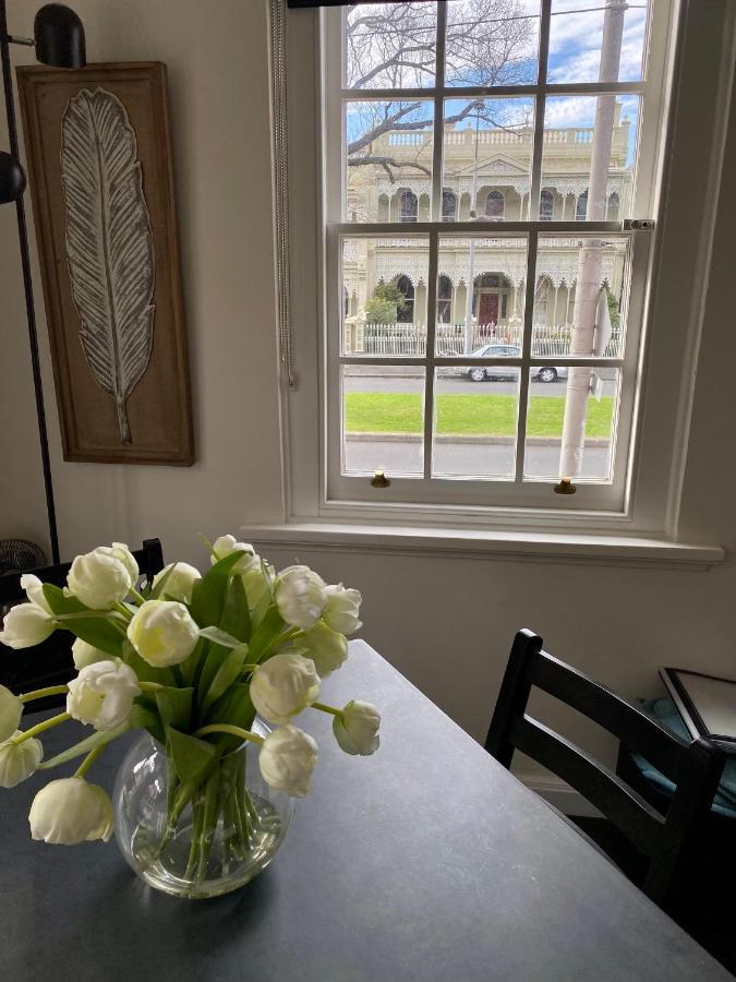 East City Studio - Amazing Location & Sunny Charm * Melbourne