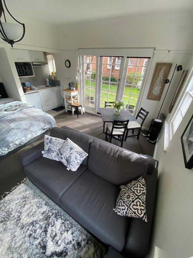 East City Studio - Amazing Location & Sunny Charm Melbourne