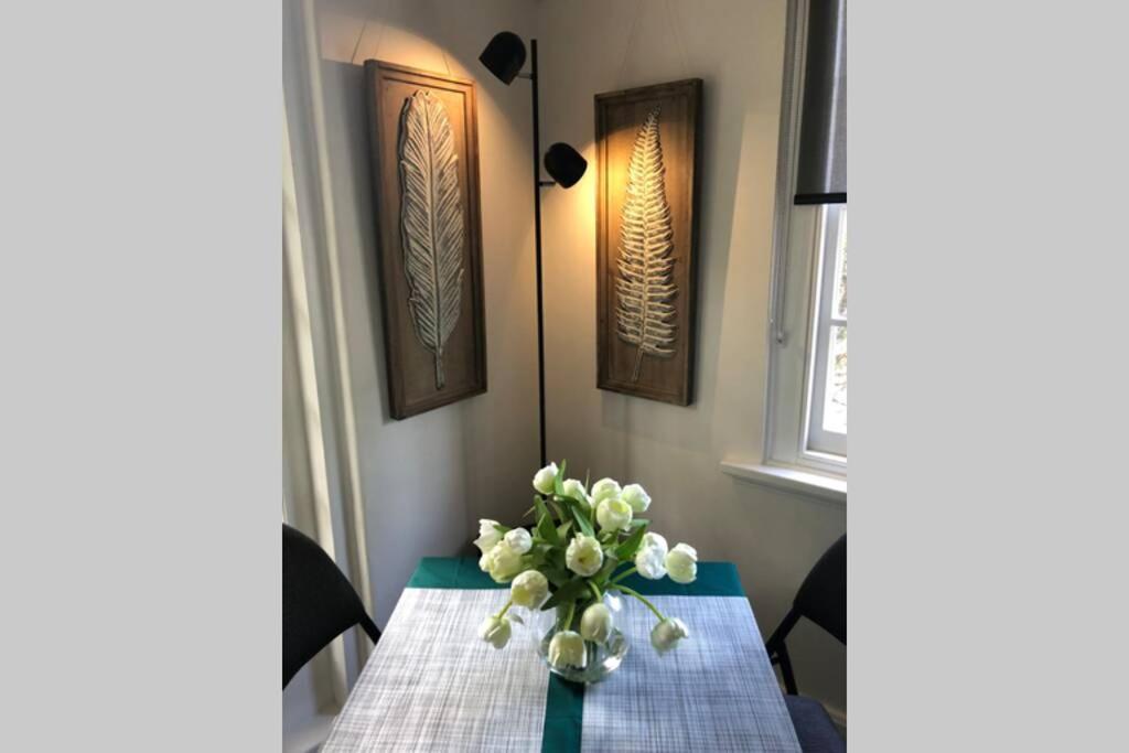 East City Studio - Amazing Location & Sunny Charm