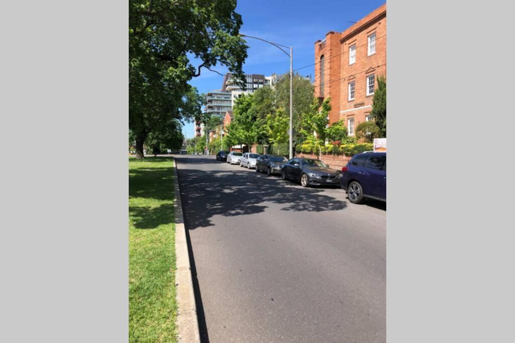 East City Studio - Amazing Location & Sunny Charm Apartment Melbourne