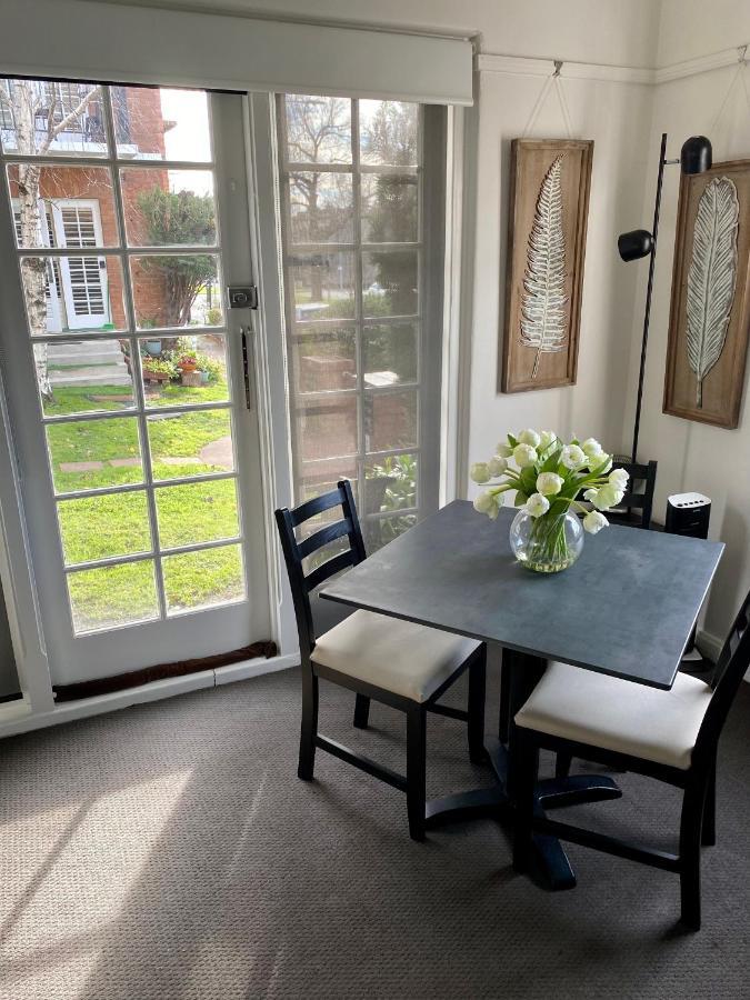 East City Studio - Amazing Location & Sunny Charm