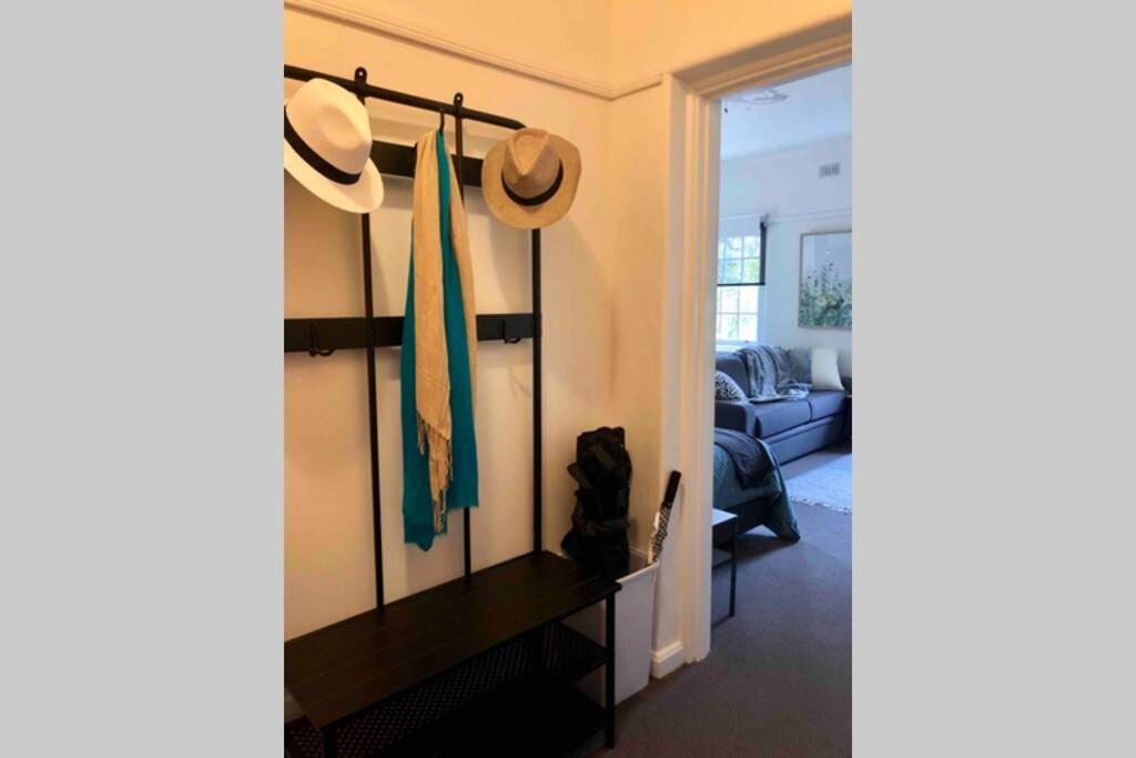 East City Studio - Amazing Location & Sunny Charm Apartment Melbourne