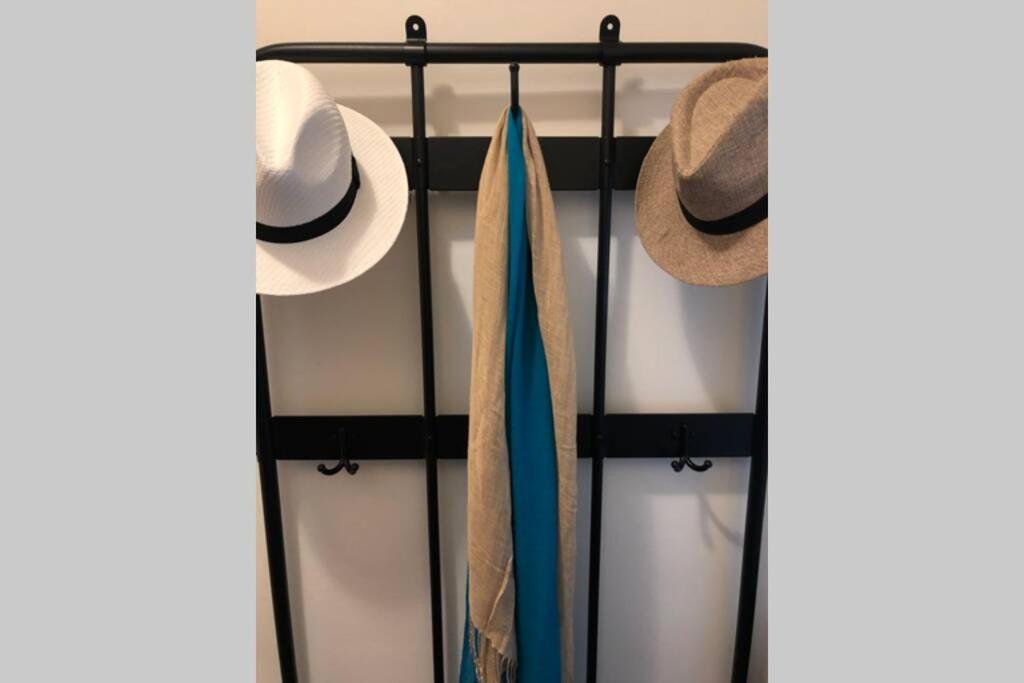 East City Studio - Amazing Location & Sunny Charm *