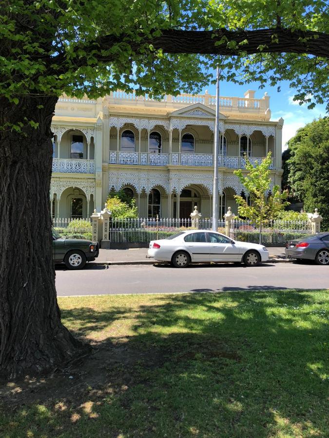 East City Studio - Amazing Location & Sunny Charm * Melbourne