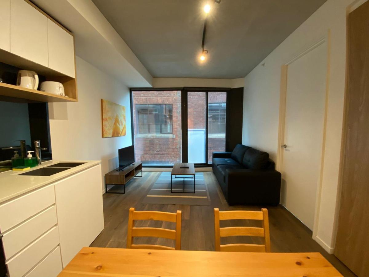 Mono On La Trobe Street Apartment