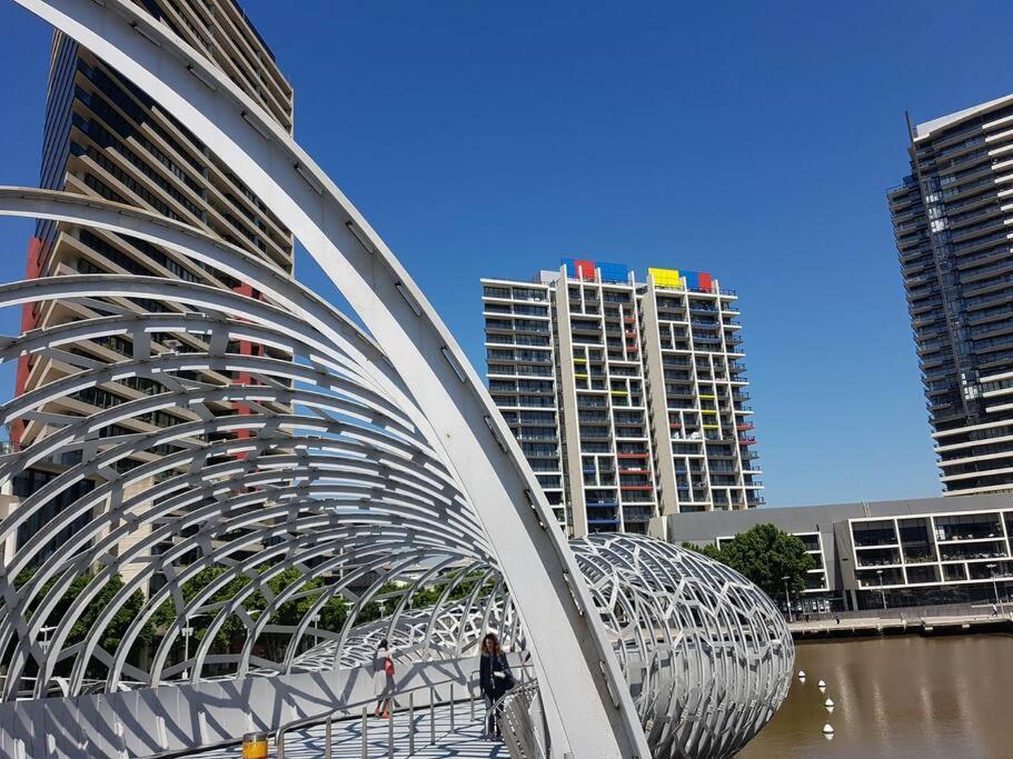 Docklands Riverside Views Apartment Melbourne