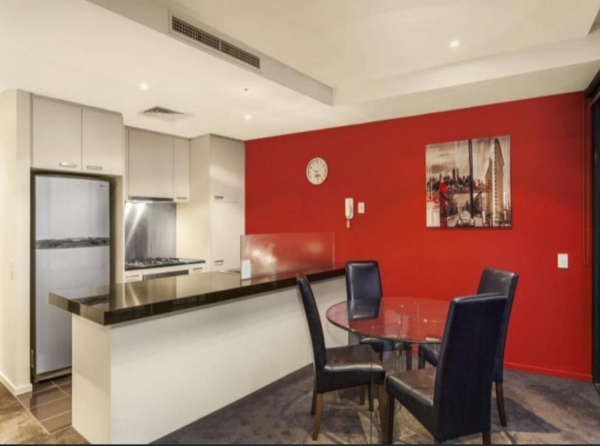 Lovely Waterfront With Swimming Pool And Gym In The Heart Of Docklands * Melbourne