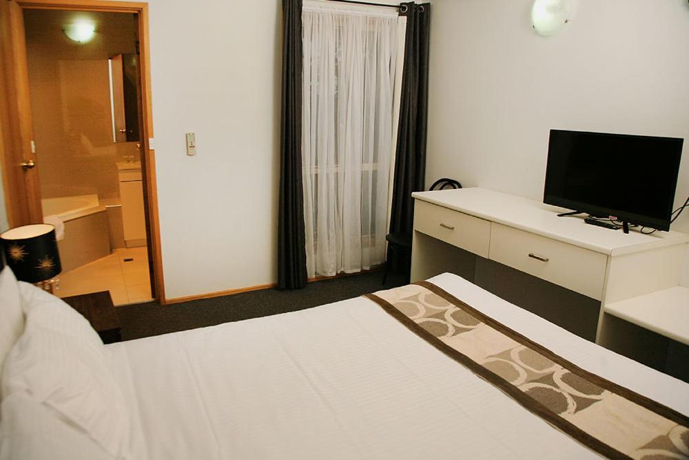 Footscray Motor And Serviced 3* Melbourne