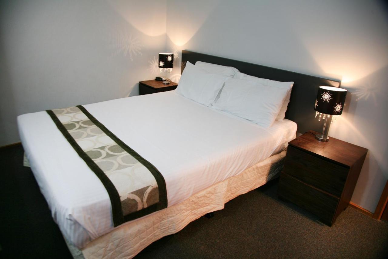 Footscray Motor And Serviced 3*