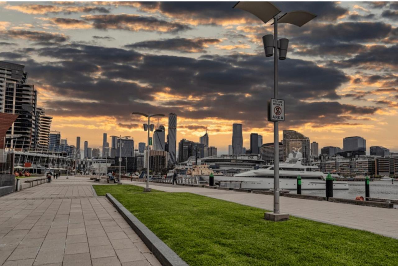 Lovely Waterfront With Swimming Pool And Gym In The Heart Of Docklands * Melbourne
