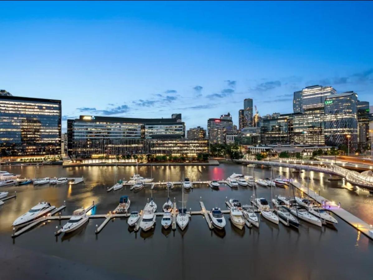 Lovely Waterfront With Swimming Pool And Gym In The Heart Of Docklands *