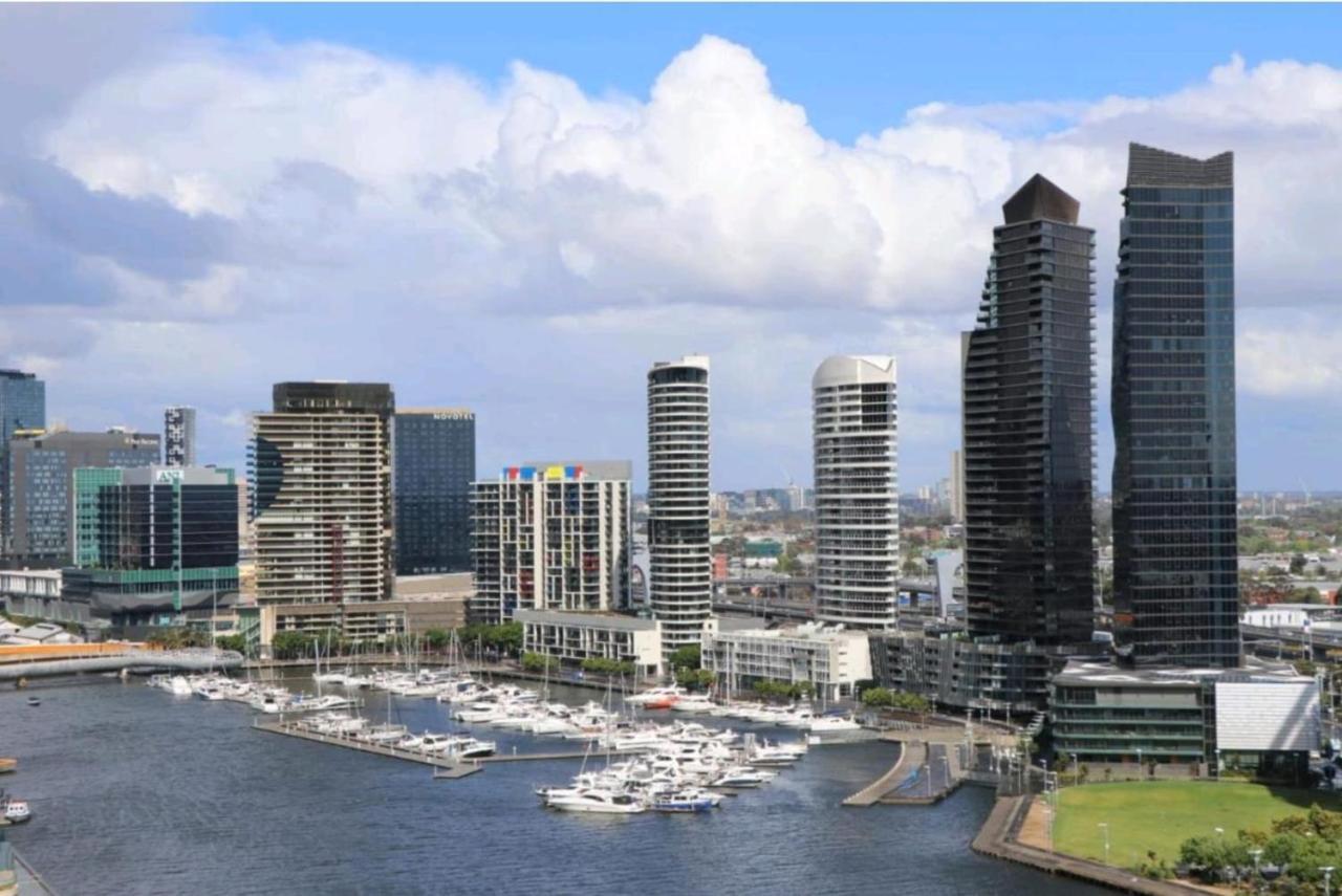 Apartment Lovely Waterfront With Swimming Pool And Gym In The Heart Of Docklands Melbourne