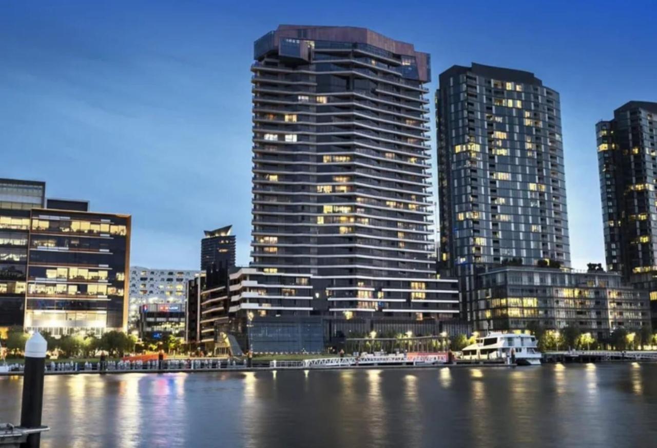 Apartment Lovely Waterfront With Swimming Pool And Gym In The Heart Of Docklands Melbourne