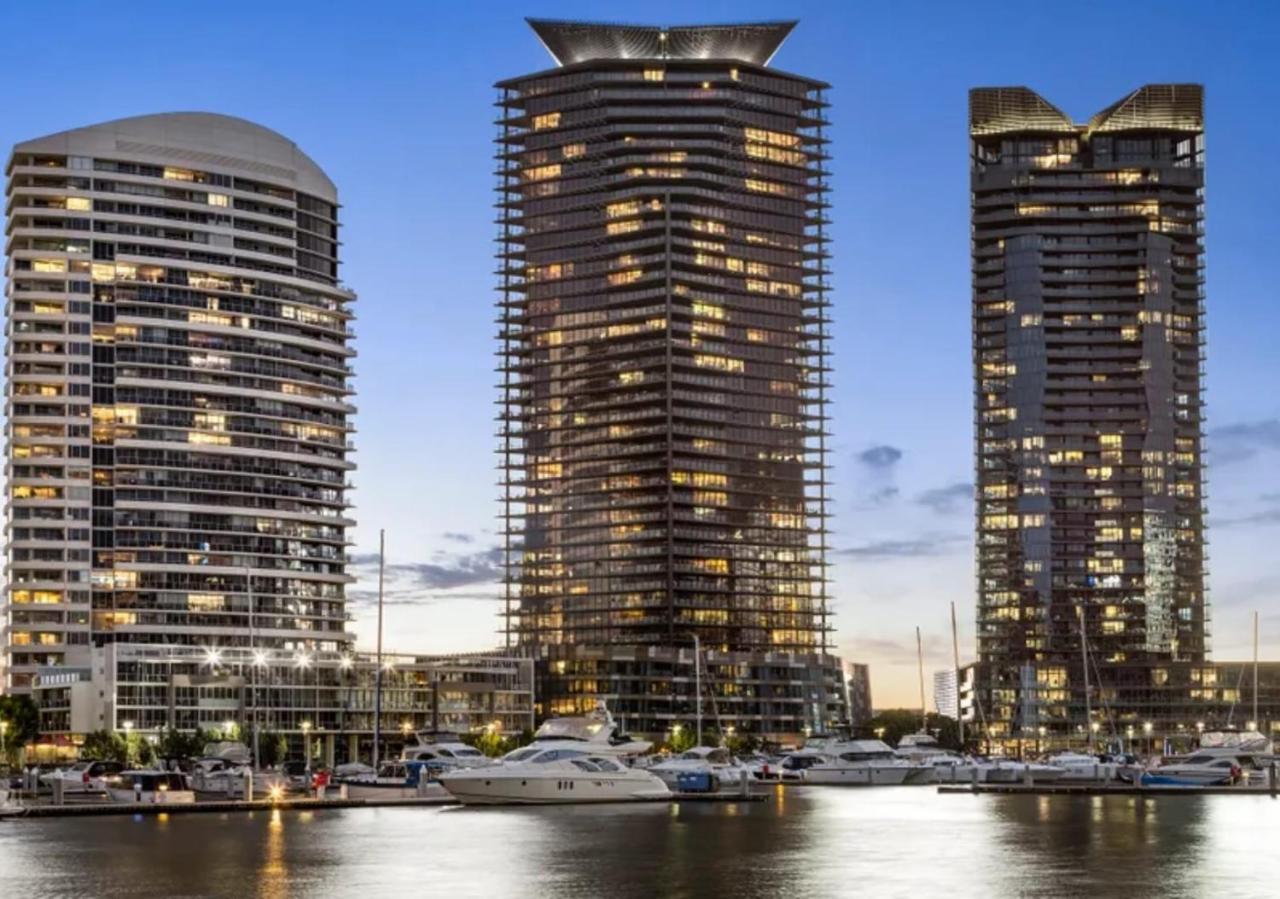 Lovely Waterfront With Swimming Pool And Gym In The Heart Of Docklands Apartment *