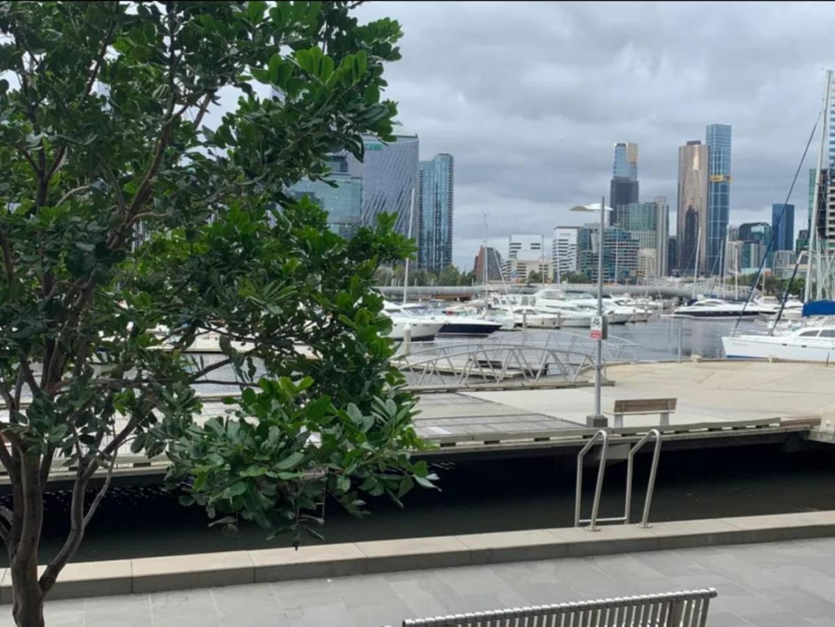 Lovely Waterfront With Swimming Pool And Gym In The Heart Of Docklands