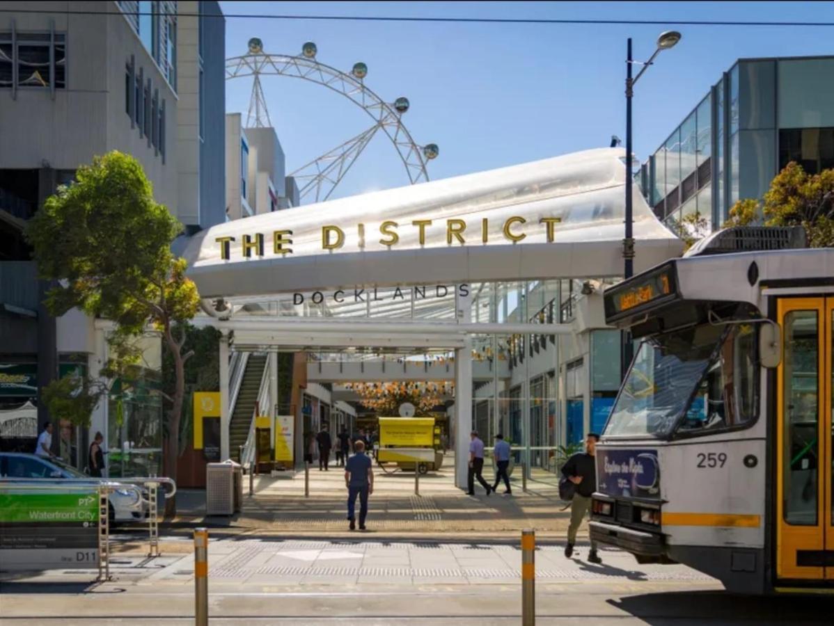 Lovely Waterfront With Swimming Pool And Gym In The Heart Of Docklands Apartment Melbourne