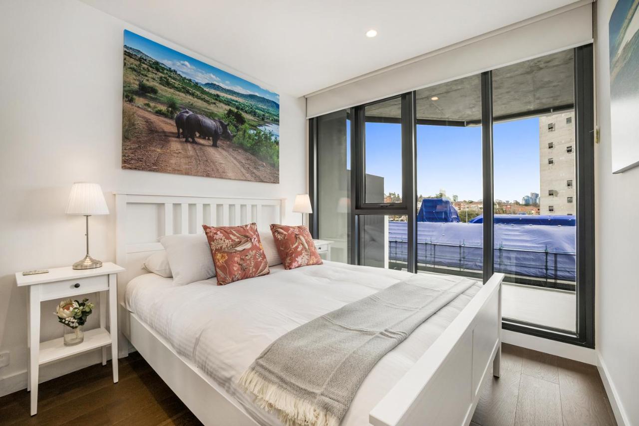 African Oasis: Luxury With Rooftop And Gym