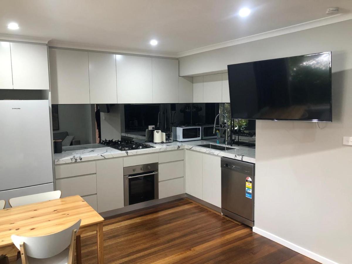 Relax And Unwind- Furnished 3 Bd Unit Melbourne