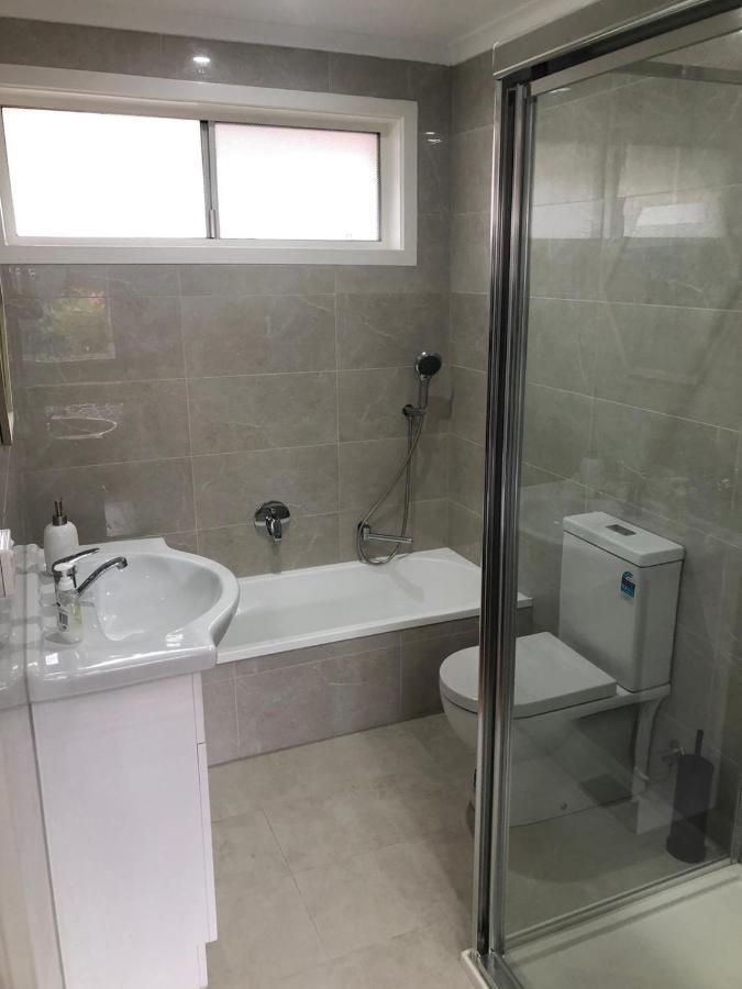 Apartment Relax And Unwind- Furnished 3 Bd Unit Melbourne