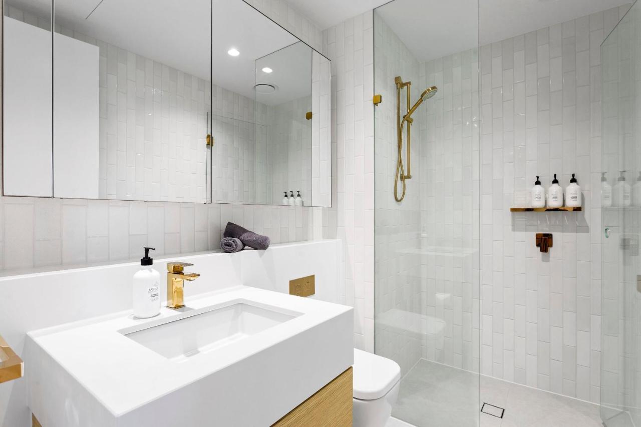 Luxuria - Collins House Apartment