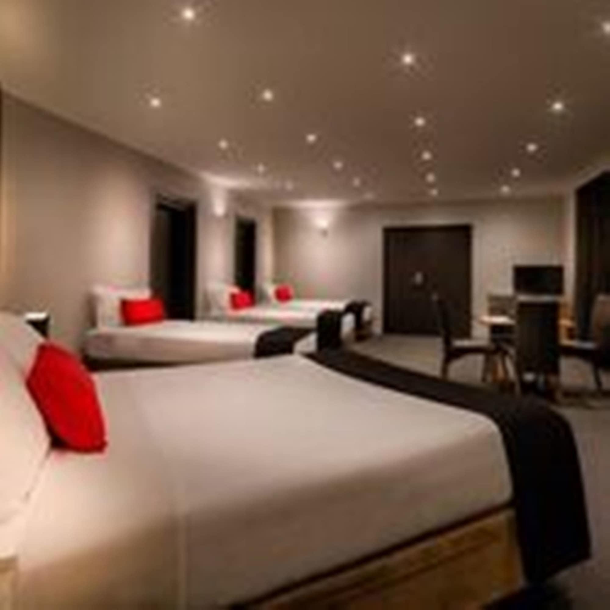Hotel Crest On Barkly Melbourne