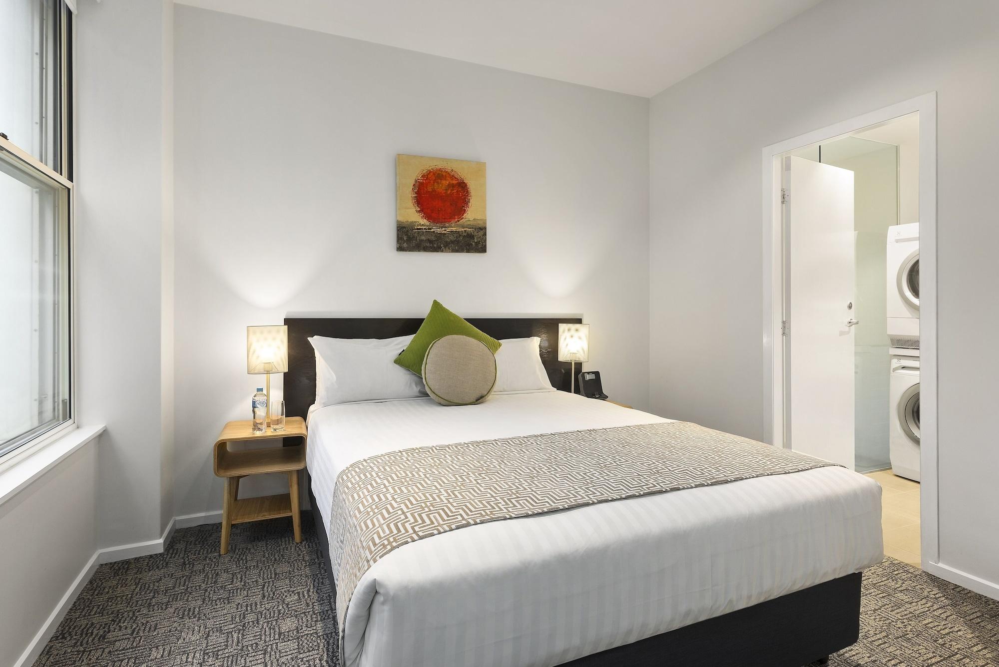 Quest On William Aparthotel 4*