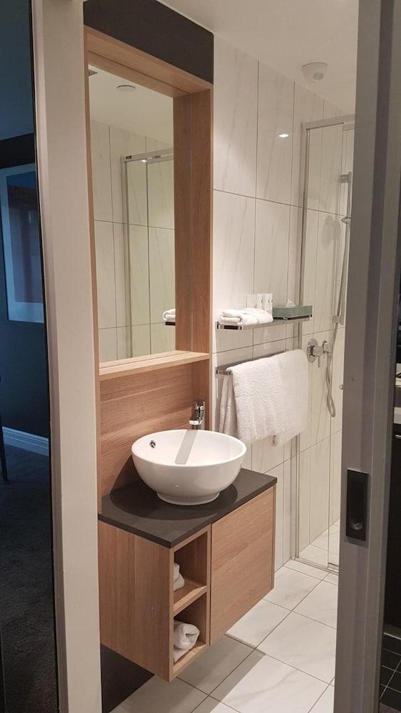 Quest East 4*