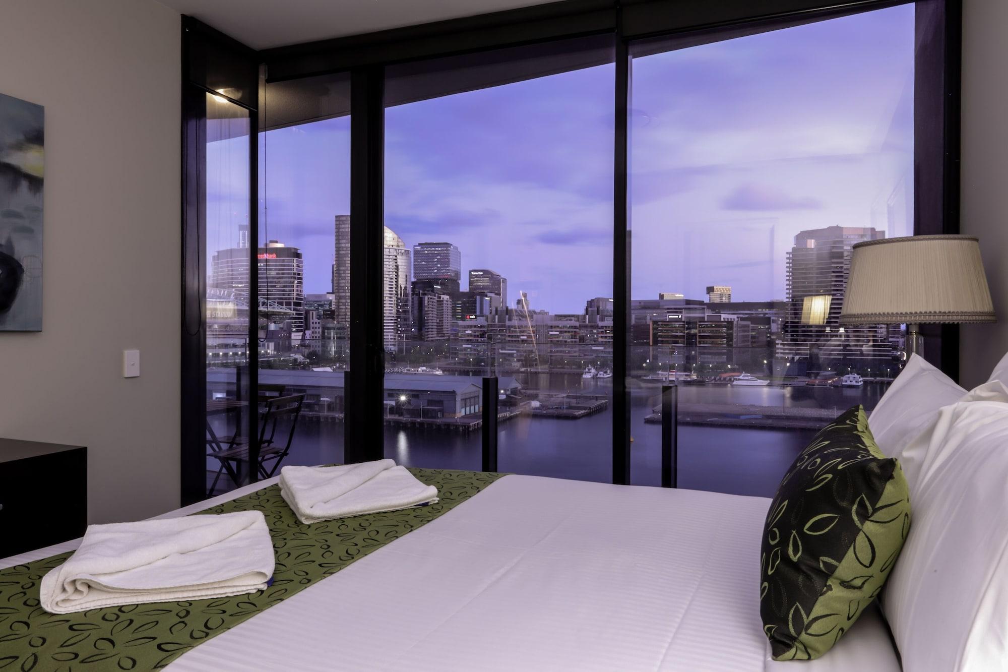 Aparthotel Akom At Docklands 4*