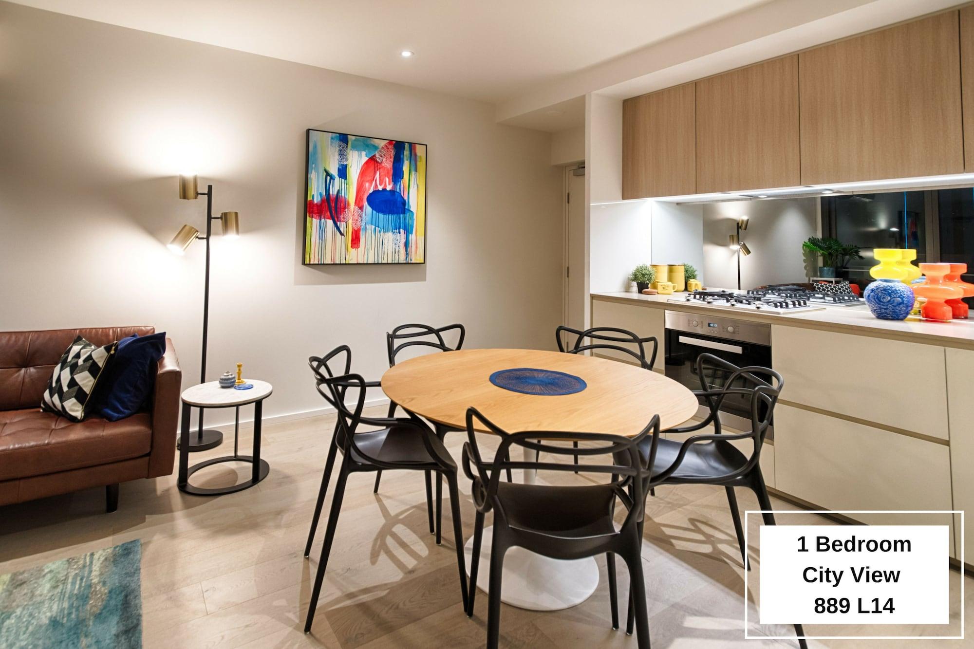 Orange Apartment *