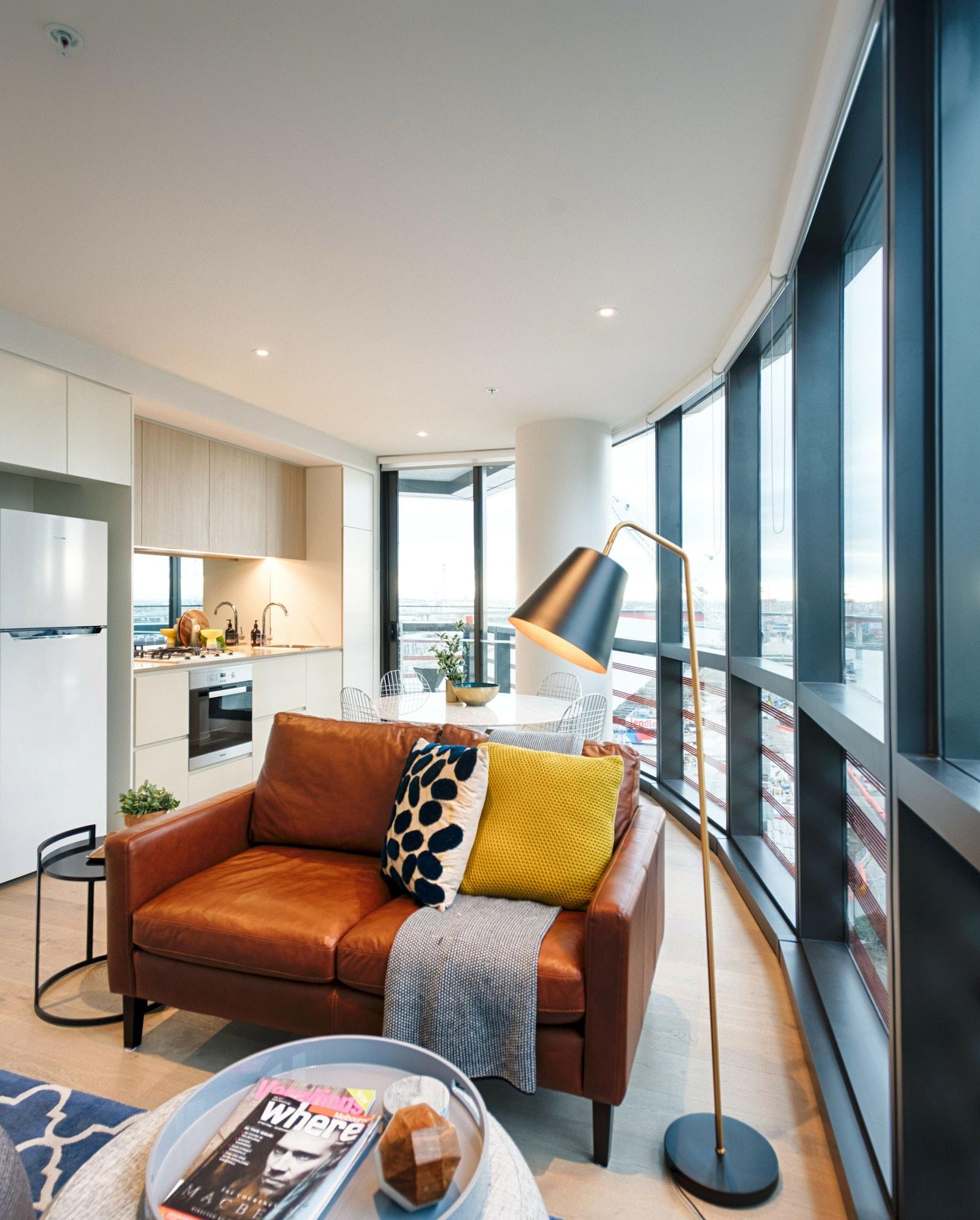 Orange Apartment *