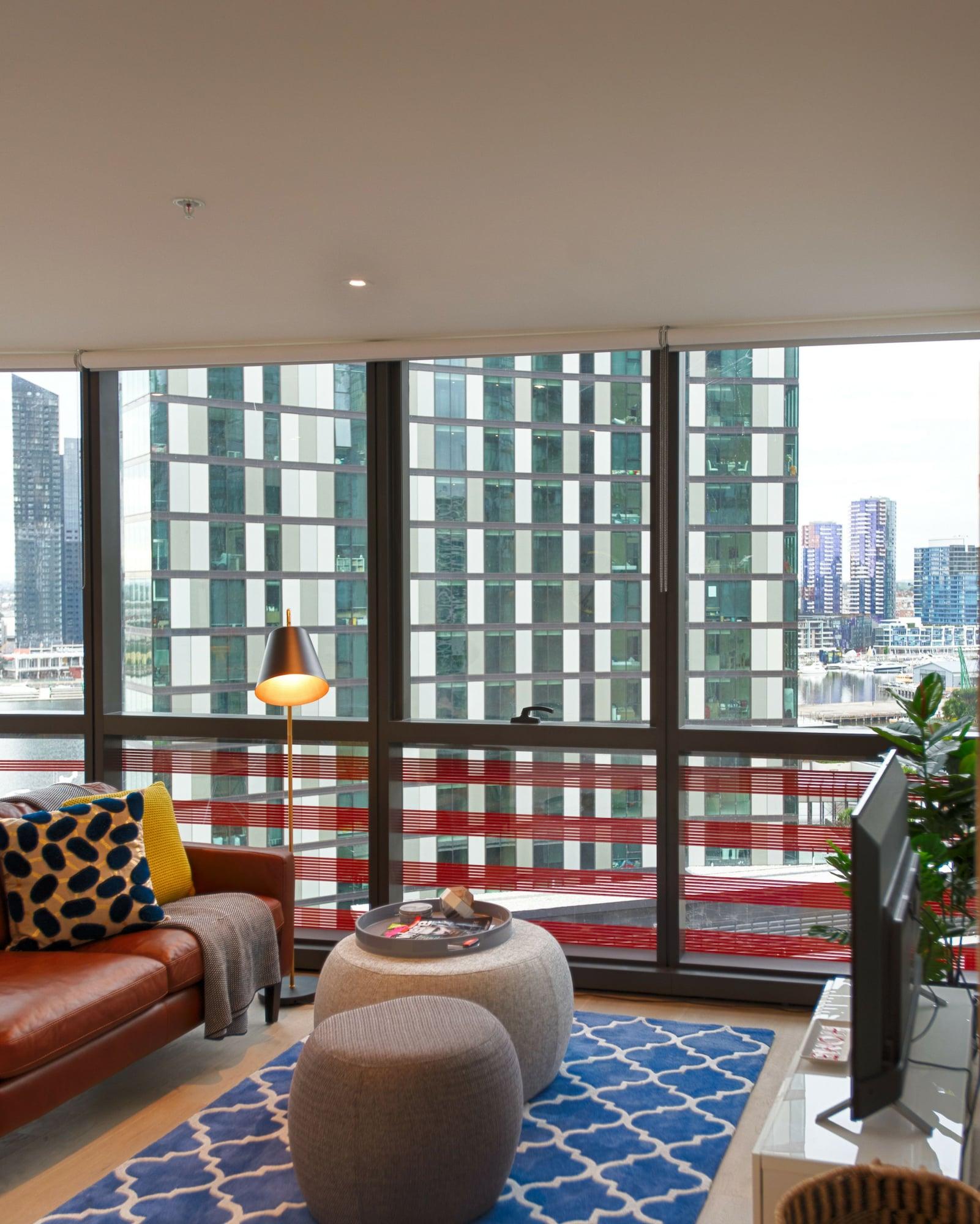 Orange Apartment *