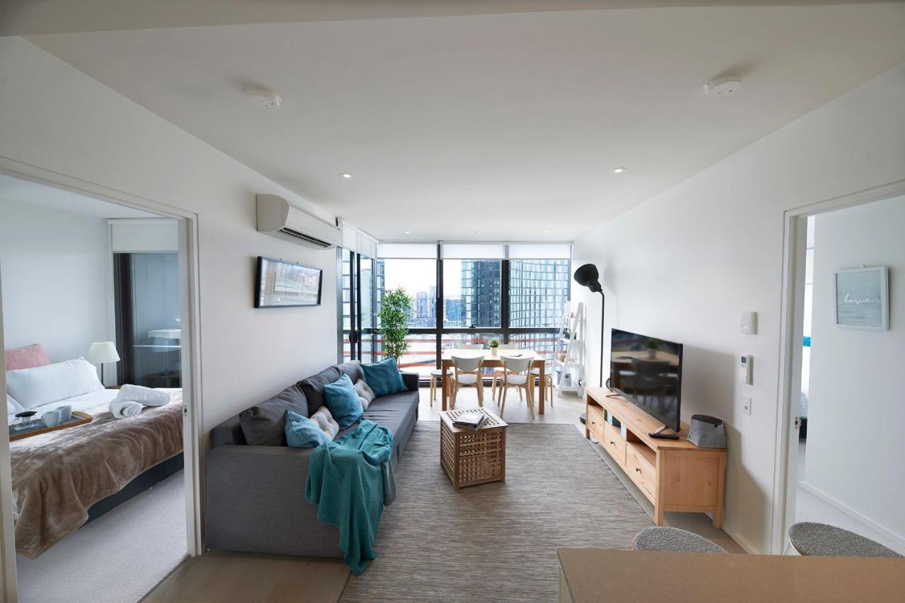 2 Bed 2 Bathroom Brand New Unit With Gym And Pool *