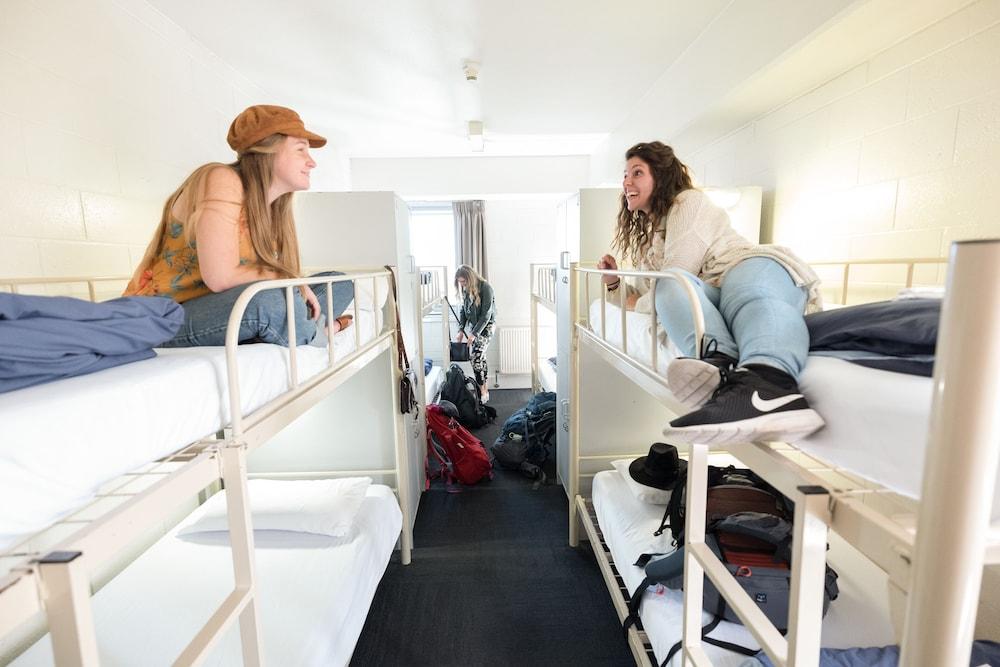 Hostel Metro Yha *