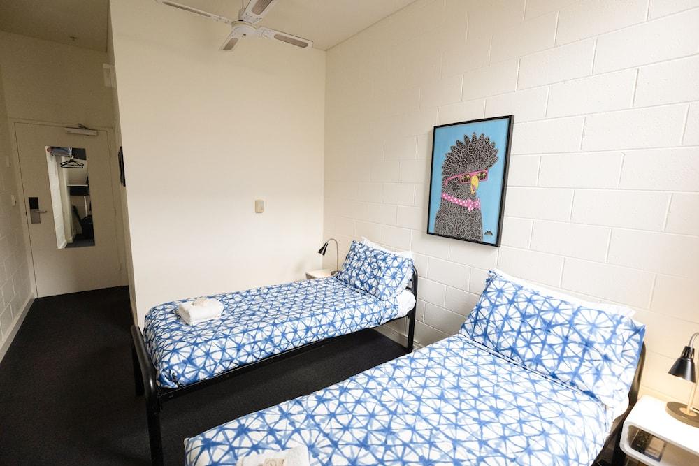Metro Yha Hostel *