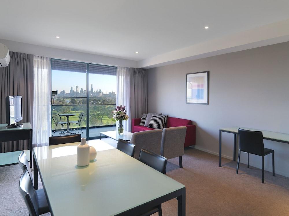 Adina St Kilda Aparthotel 4*