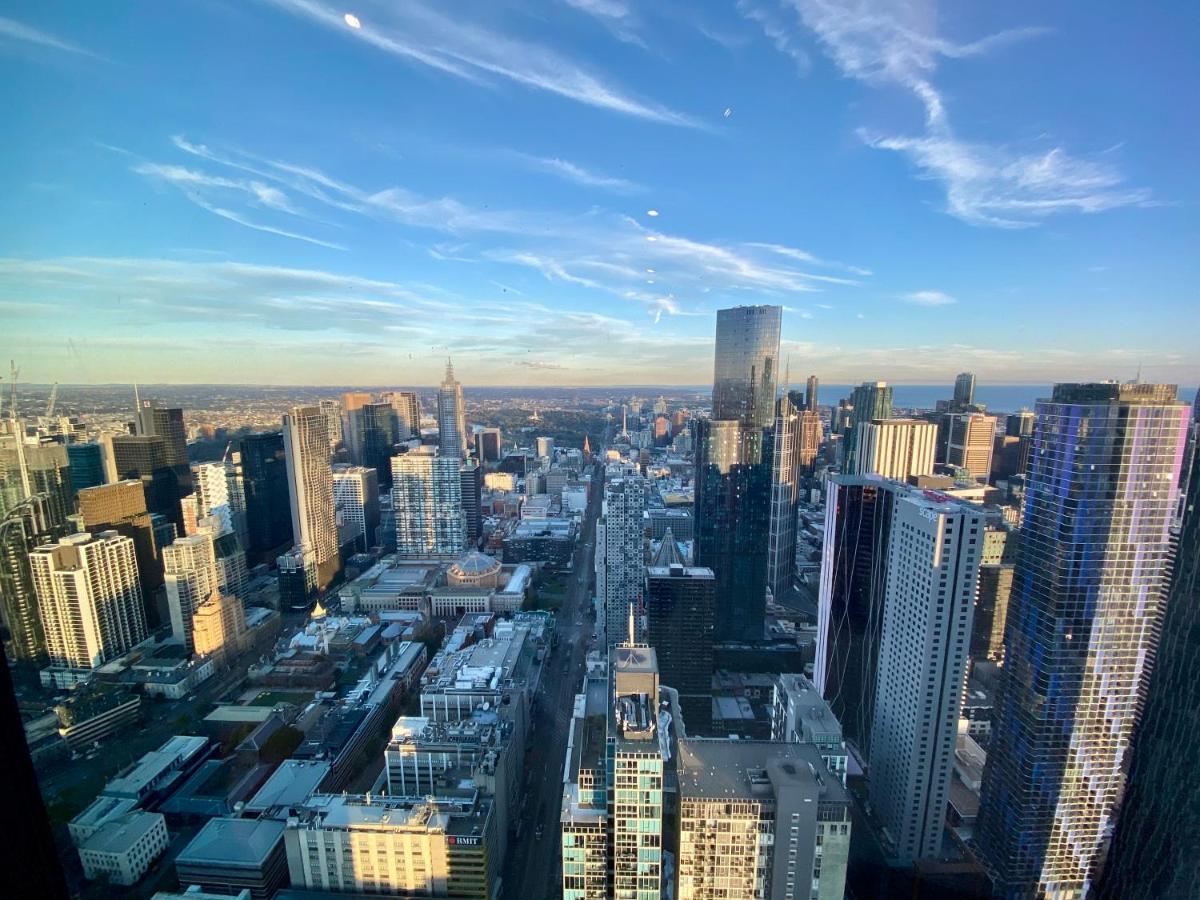 Spacious Lv66 Paramount Skyview Swanston Central Cbd
