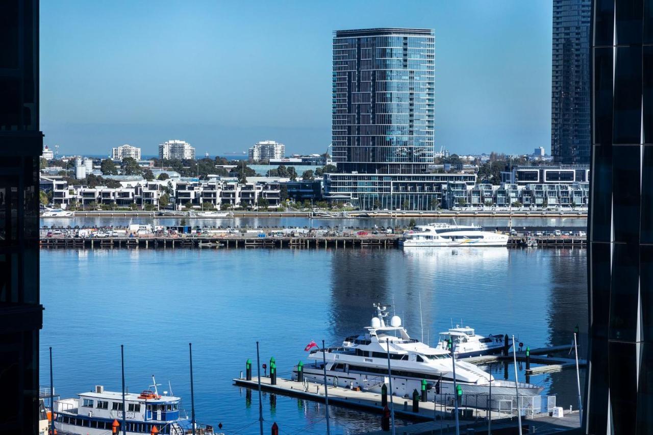 Lovely Waterfront With Swimming Pool And Gym In The Heart Of Docklands Apartment *
