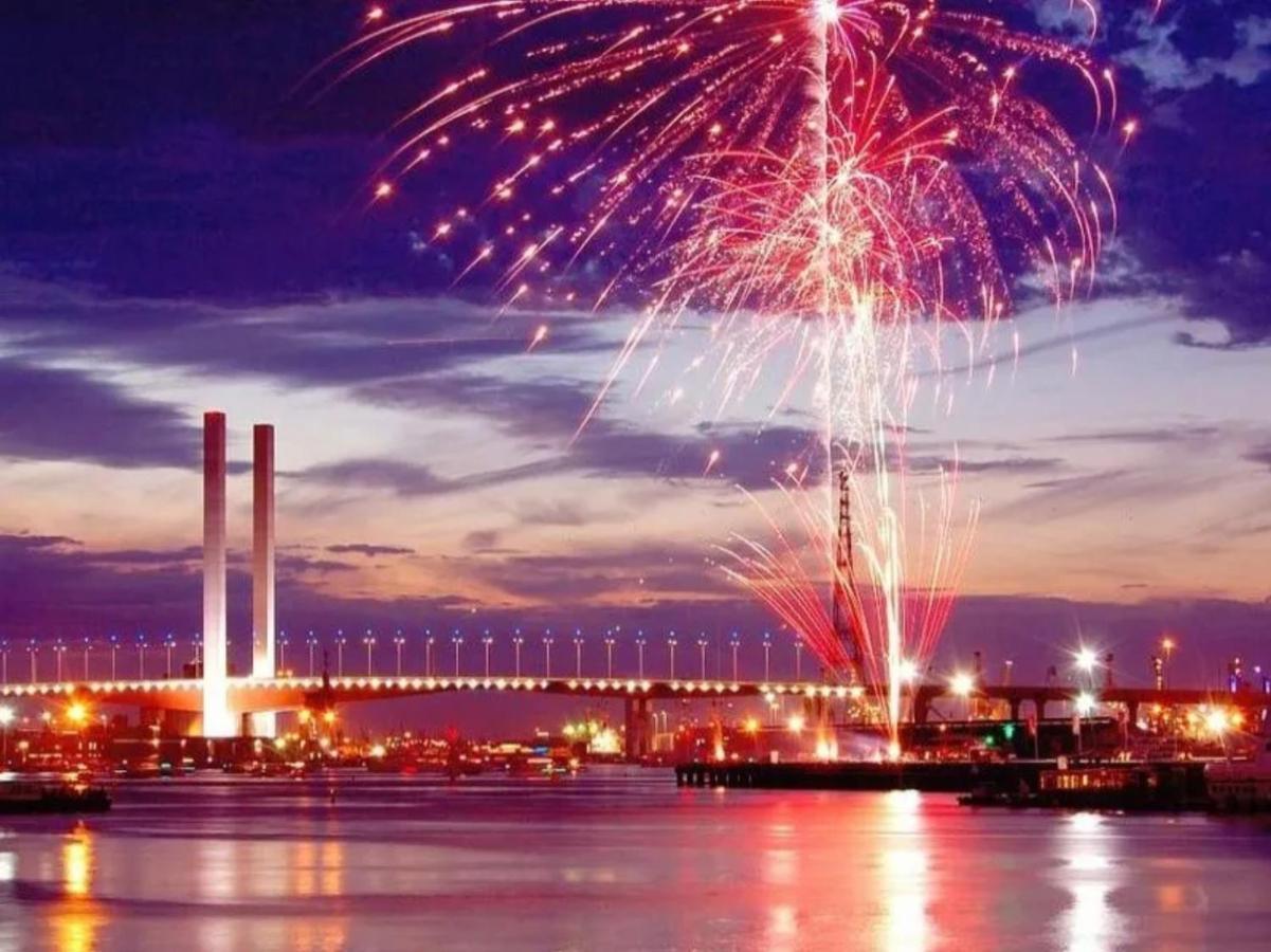 Apartment Lovely Waterfront With Swimming Pool And Gym In The Heart Of Docklands Melbourne