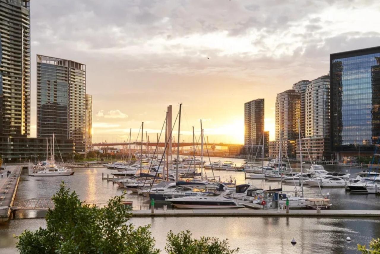 Lovely Waterfront With Swimming Pool And Gym In The Heart Of Docklands *