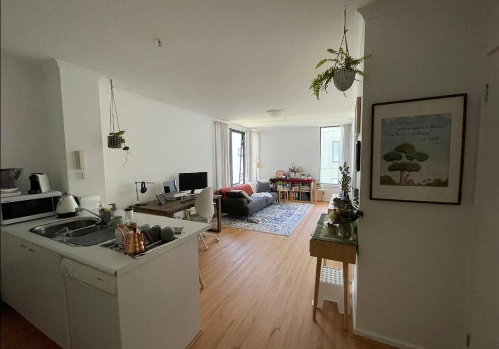 South 1br - 106 *