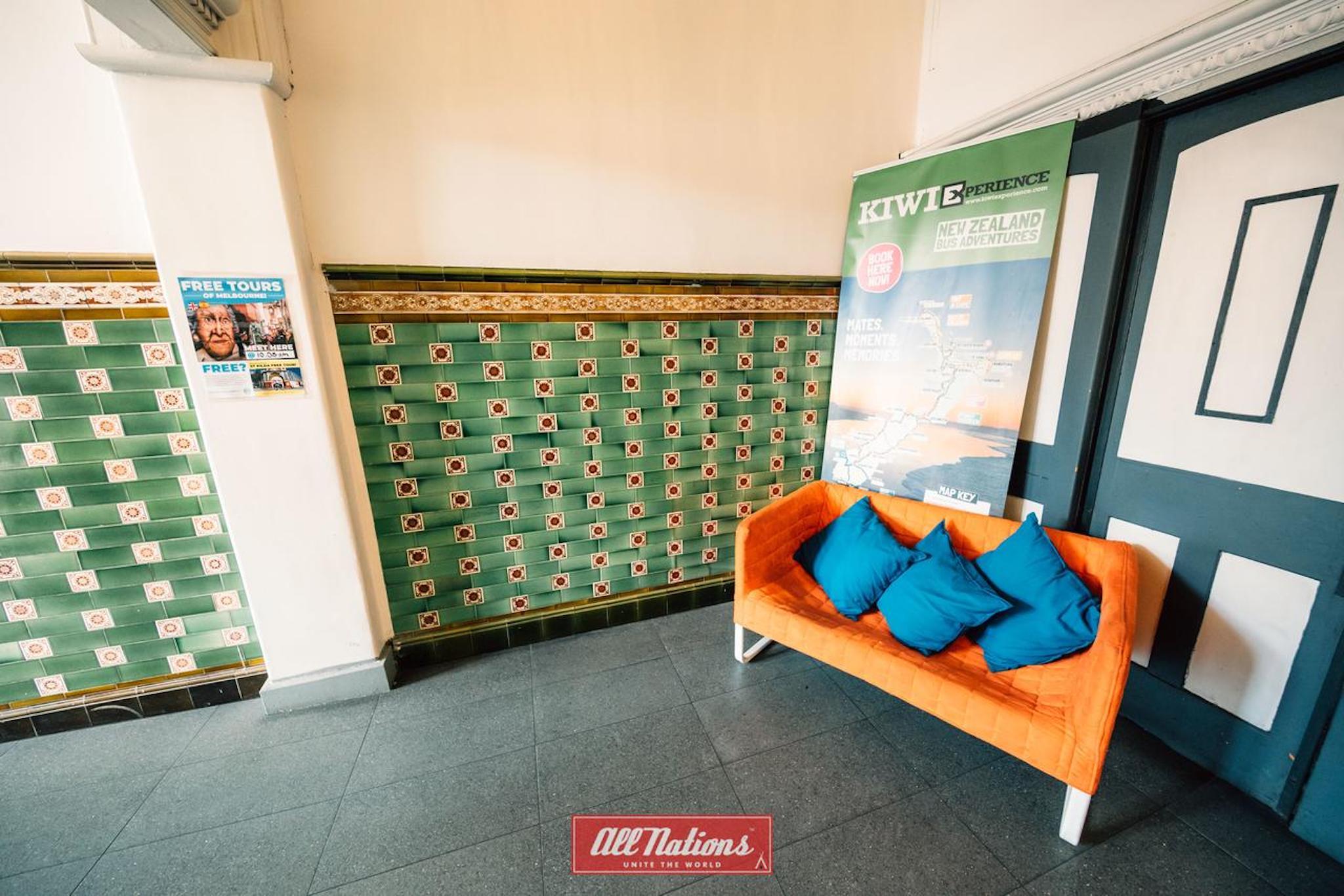 Nations Backpackers - Hostel *