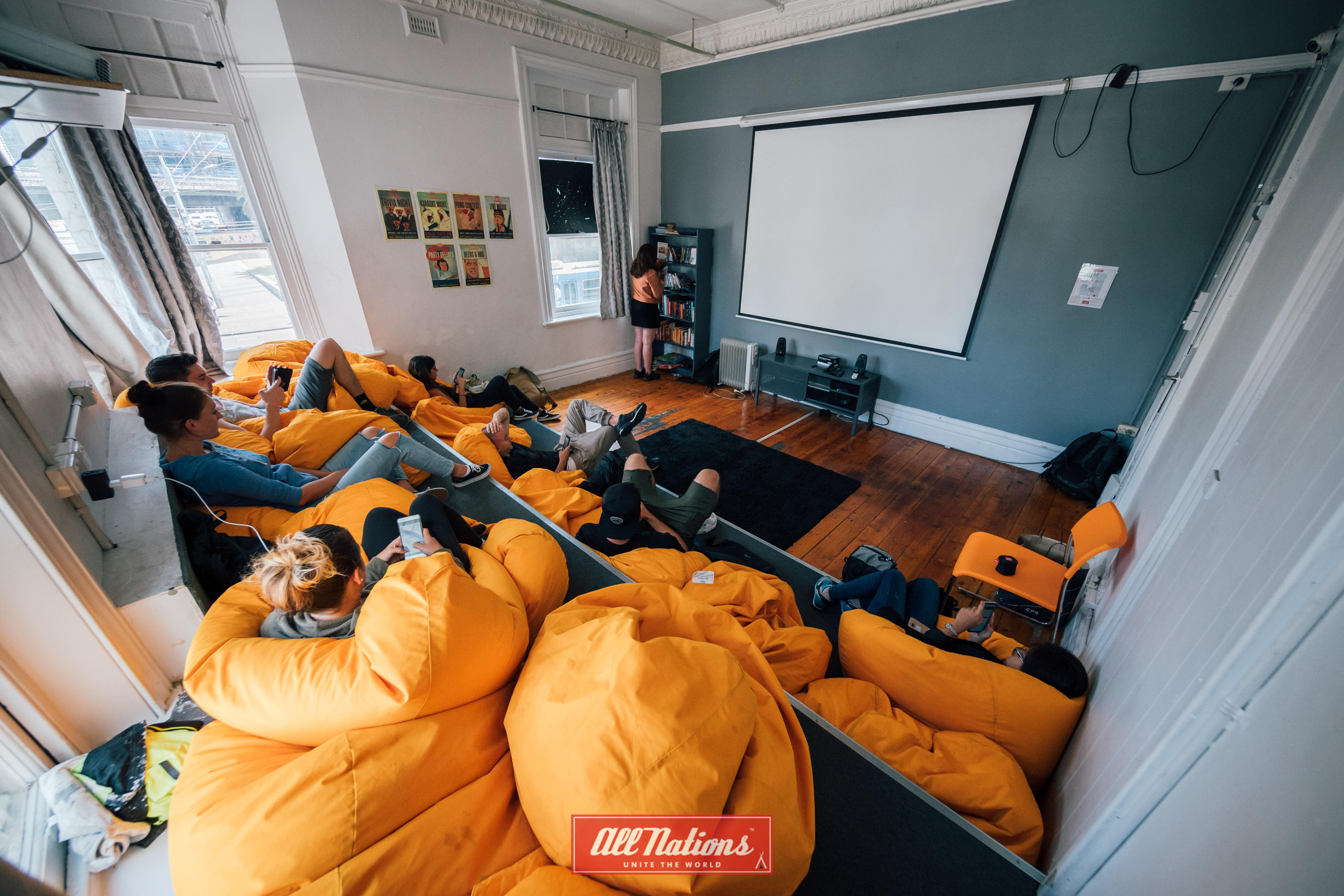 Hostel Nations Backpackers - *